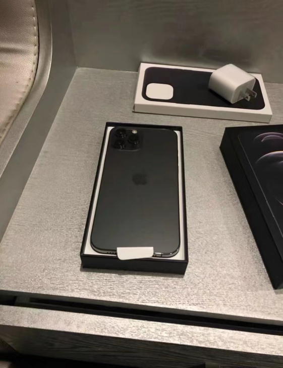 准新机iphone 12 por  Max...