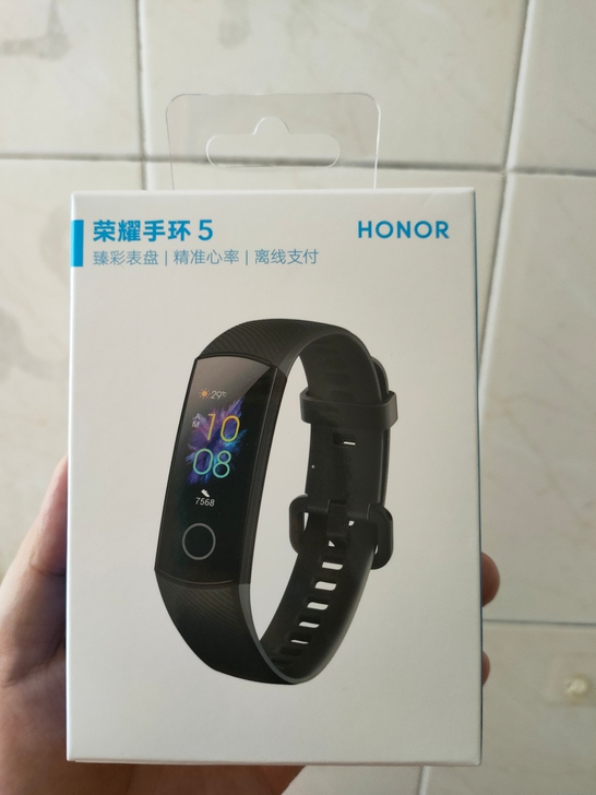 荣耀手环5 黑色 ，没拆封，送的礼品
