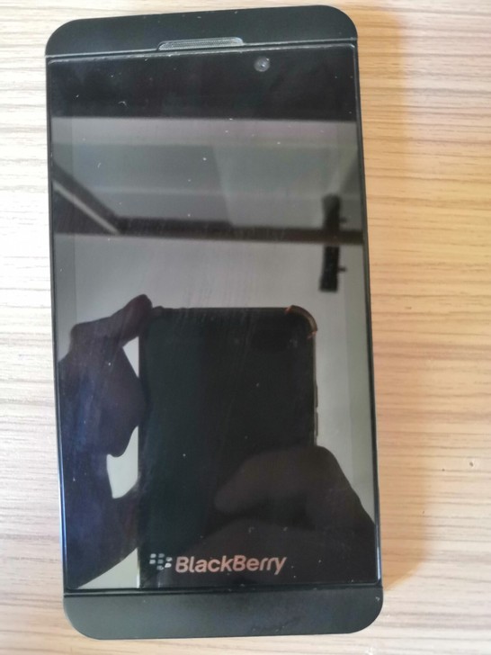 出售一台黑莓Z10，很久之前买的了，现转卖。