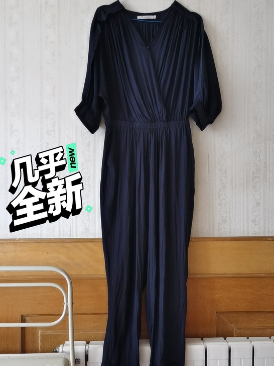 丽莫连体裤，95新，料子特别顺滑，刚从柜里...