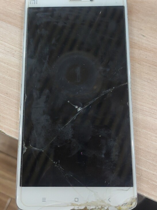 出个小米note，开不了机器，插电会闪灯，