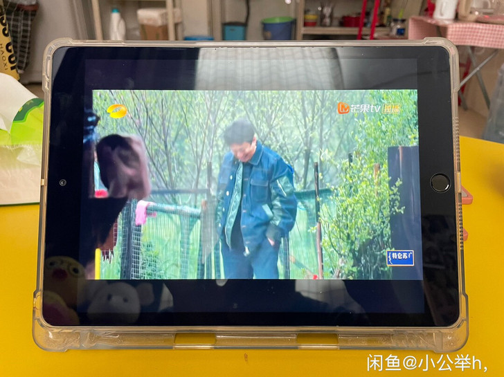 ipad7 128g   深空灰。还在保修...