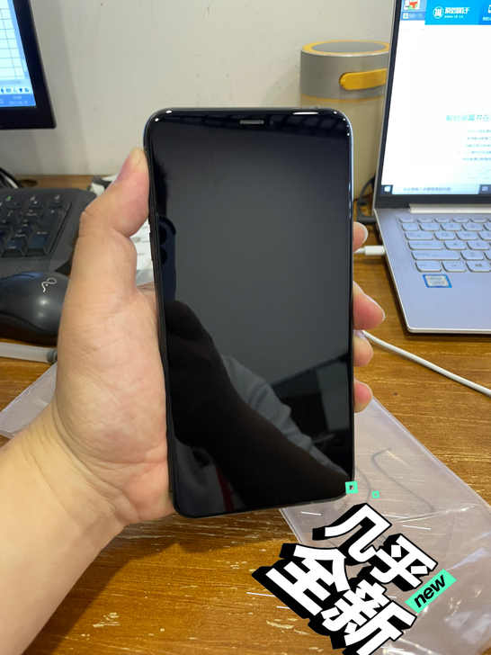 两台美版有锁xsmax，已经黑解，成色一台...