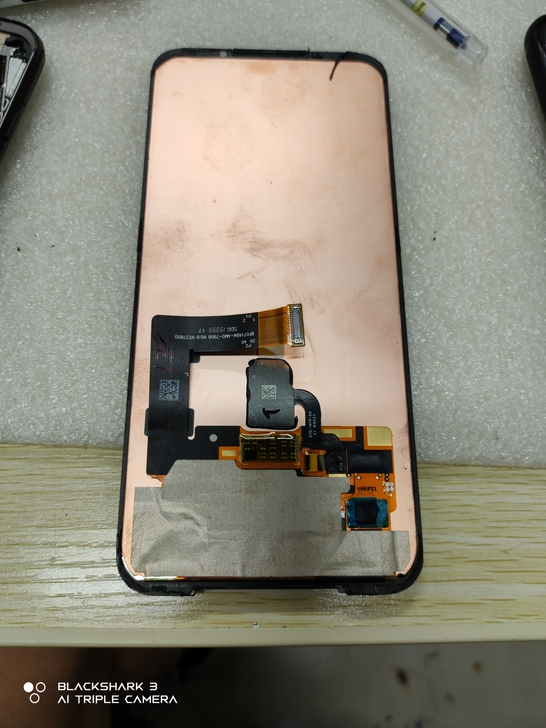 黑鲨3Pro显示屏 有轻微的红 几乎不影响...