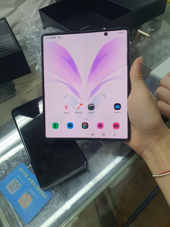 三星fold2手机，韩版刷国行用了一个月。...