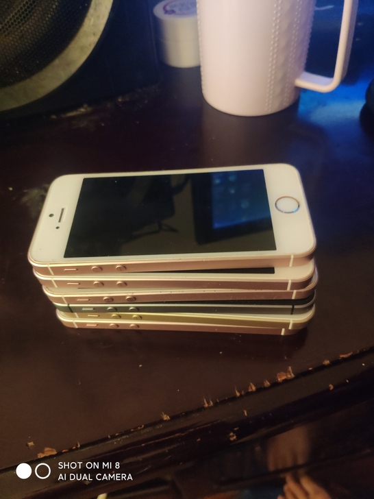 出苹果se手机，无暗病