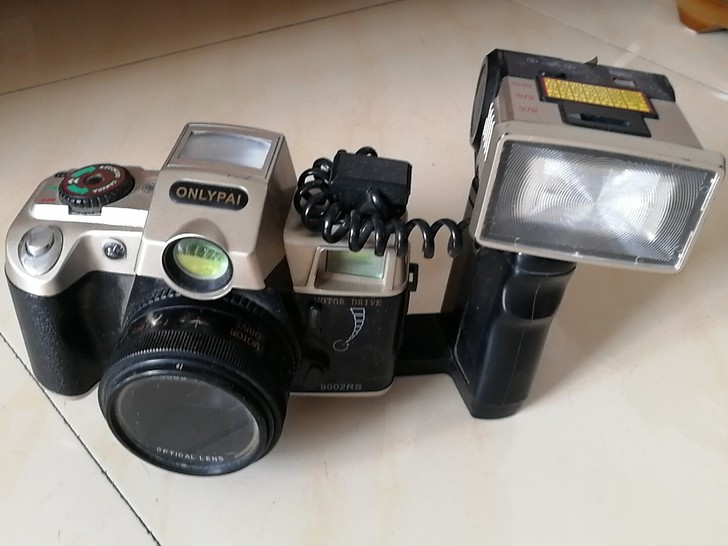 不知什么牌子的相机