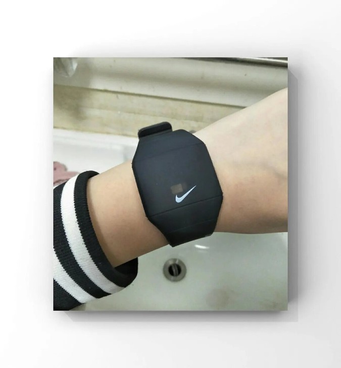 【今日捡漏】简约原宿电子表时尚学生运动手表...