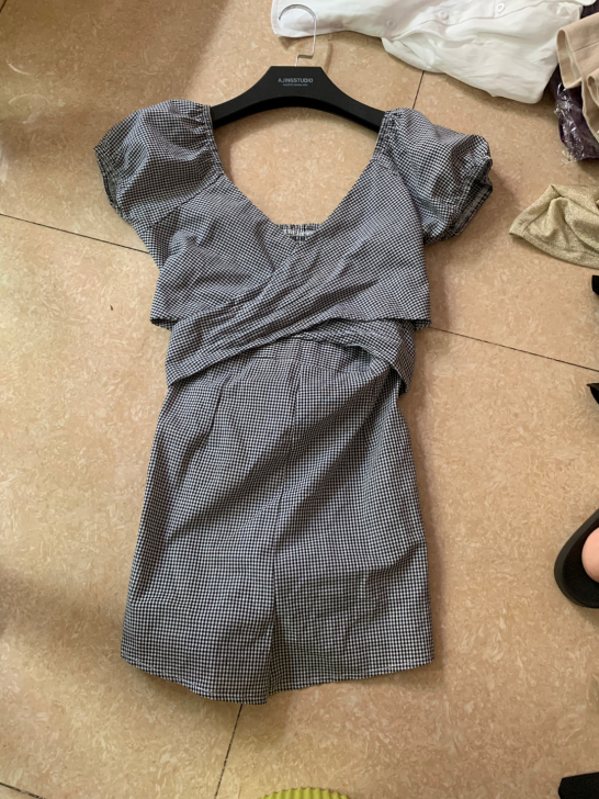 连体裤；特价不退换