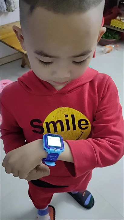 全新 小天才儿童电话手表定位学生防水通用男...