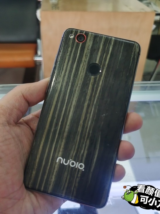 中兴努比亚  3+64机器小，手感好！胡乱...