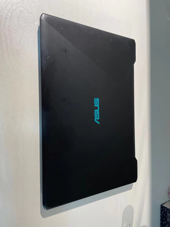 华硕yX570Z 游戏笔记本一台