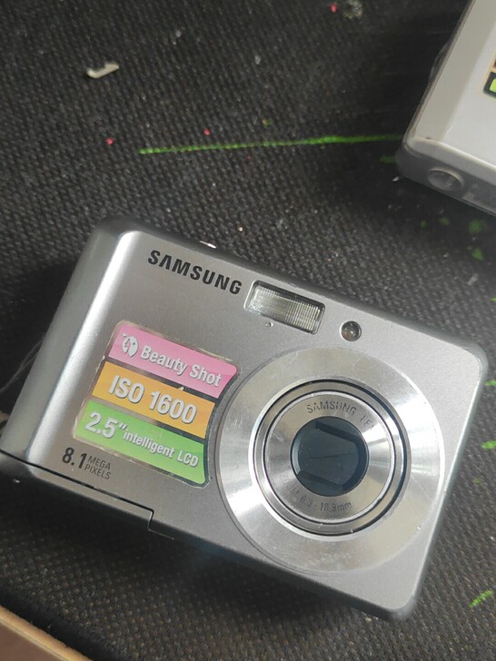 三星es10复古ccd相机,瑕疵镜头叶片需...