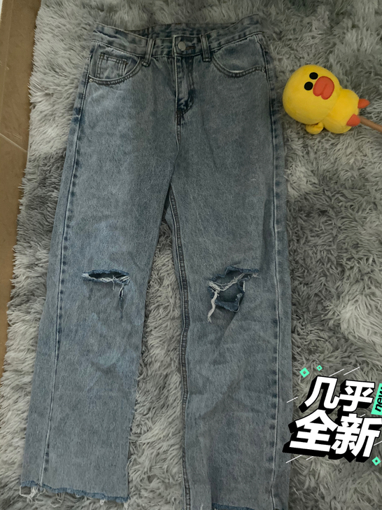 破洞牛仔裤,可以说是全新,没穿过,仅试穿,...