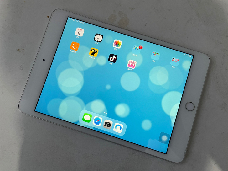 轻微磕碰，无拆无修，几乎全新，买了新电脑，...