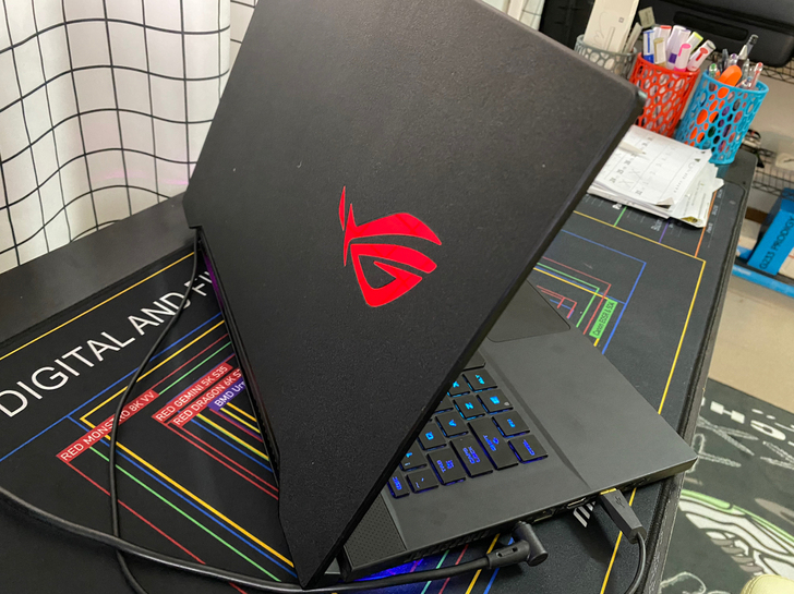 华硕玩家国度ROG GX502冰刃3S新锐