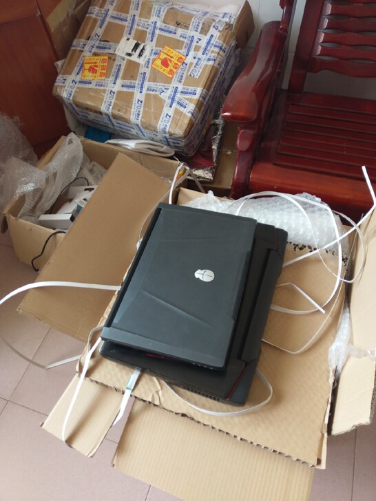 未来人类s5 咸鱼收的，缺显卡散热，后盖开...