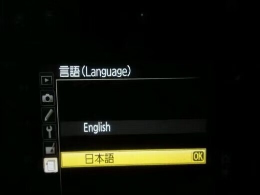 尼康D7100没有中文菜单。或许按一下拍照...