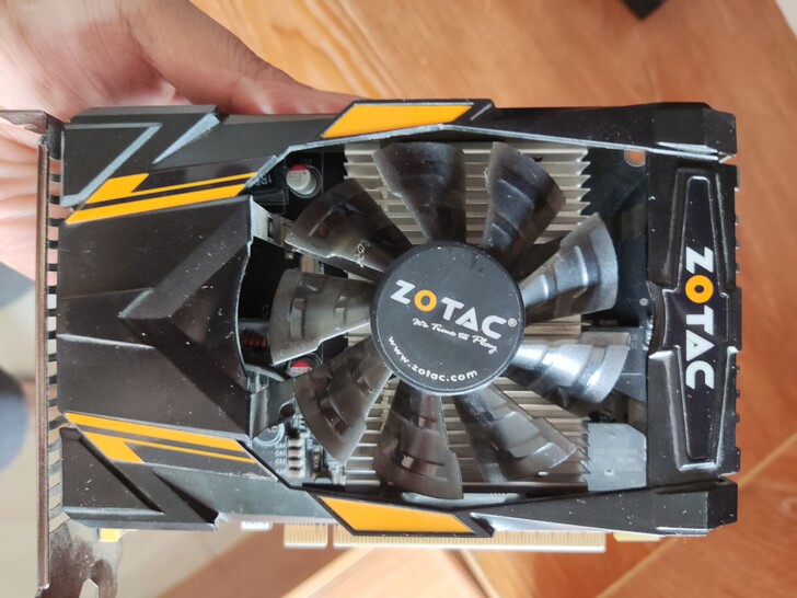 电脑显卡索泰GT720 1G D5