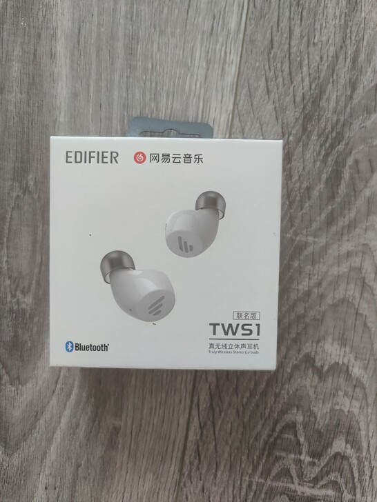 出网易云TWS1蓝牙耳机充电仓