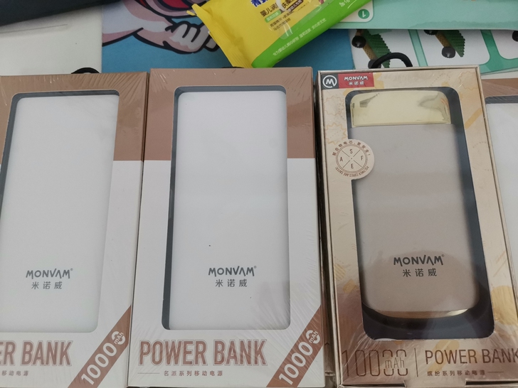 品牌充电宝  10000毫安  全新未拆封...
