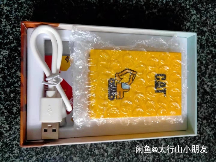 卡特迷你充电宝，全新。毫安不清楚，喜欢的带走