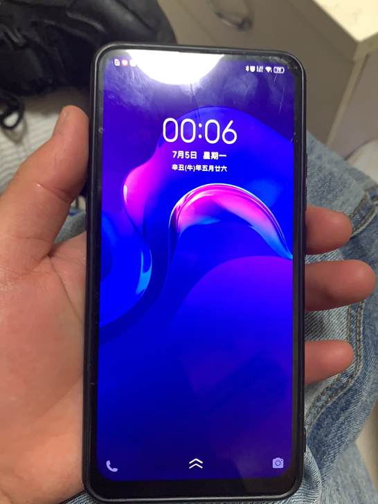 vivox27手机换过手机屏幕手机背部贴的膜