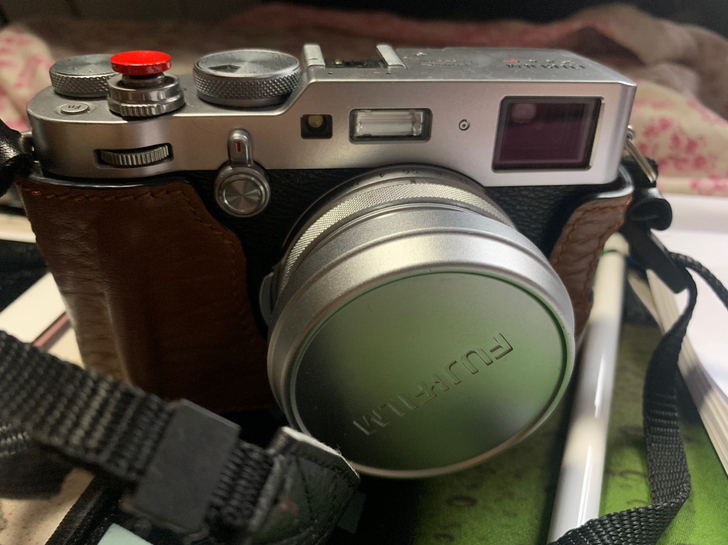 富士x100f，是数码旁轴相机。使用一直很...