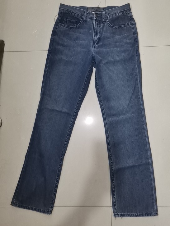 佐丹奴男款28码直筒牛仔裤库存薄