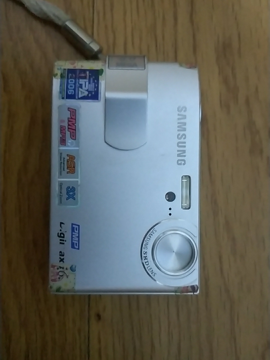 很久前买的三星数码相机，就没怎么用，全套齐...