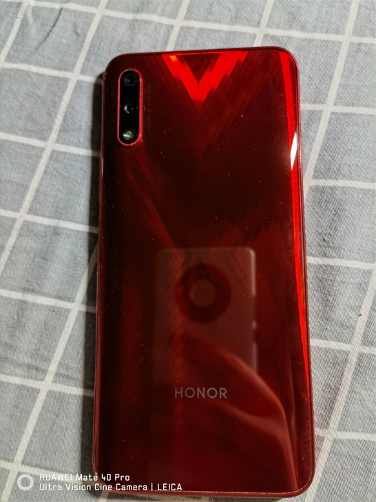 出一个二手的荣耀9x手机,64g的,有轻微...