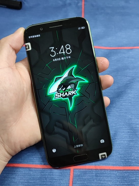 小米  黑鲨，8GB，128G，有明显使用...