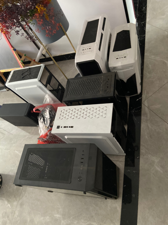 电脑机箱如图建议巩义自提！30-100不等！