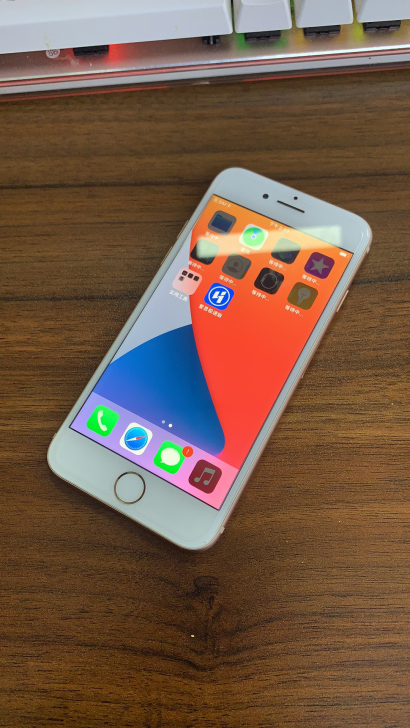 苹果iPhone 8代 国行64g 保修一...