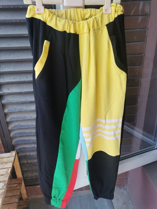 搬家清闲置,没有时间熨,要不更好看。彩色卫...