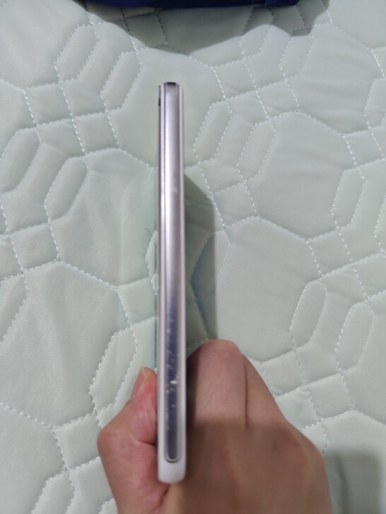 华为荣耀6，大学的时候买的。现在放家里旧手...