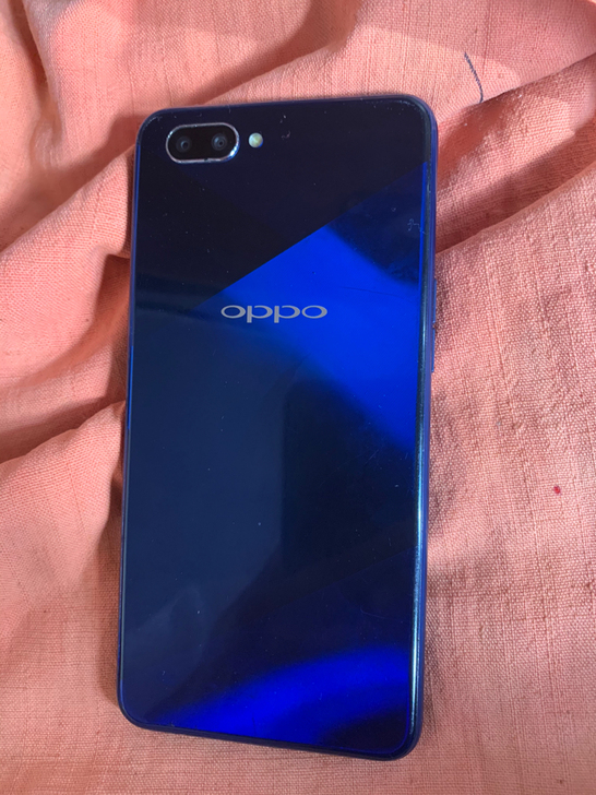 别人给小孩的oppoa5学习手机，一直用苹...