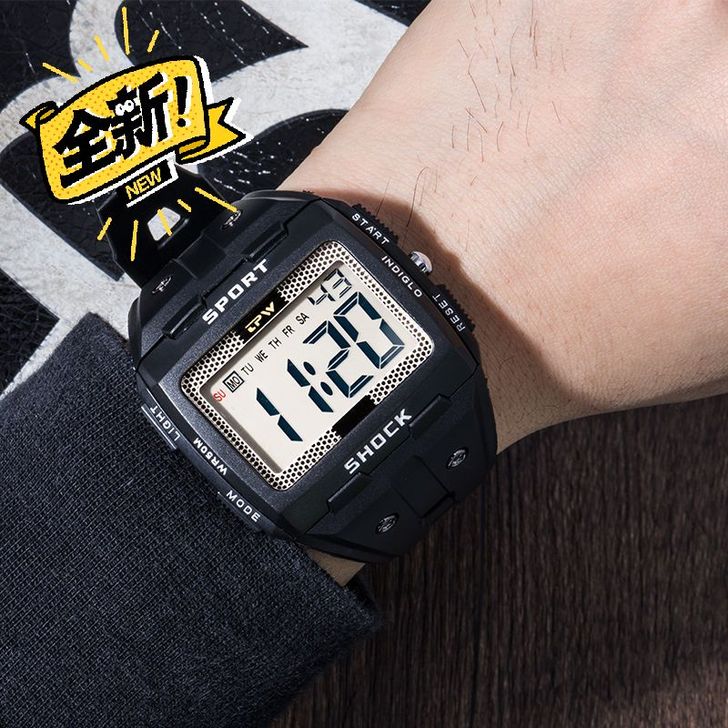 手表店租约到期清仓，游泳防水运动电子手表夜...