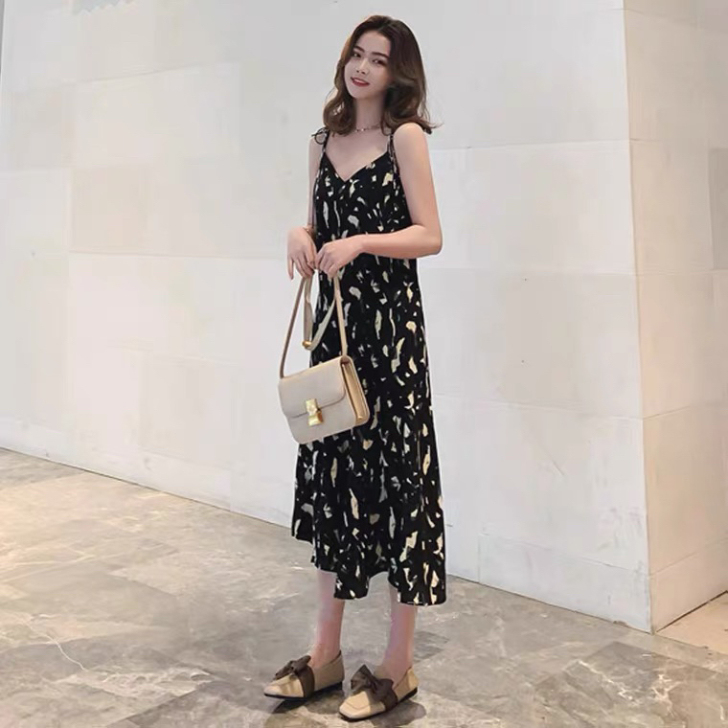 吊带雪纺裙。xl码。裙长可调节。喜欢带走。