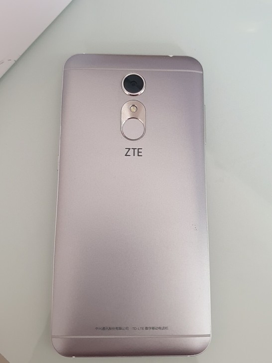 中兴手机   一直贴膜戴壳使用，九九新，2...