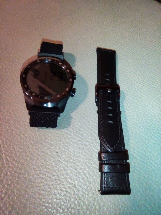ticwatch PRO 九成新以上，两条...