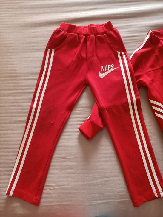 裤子有个小破洞，不影响穿着