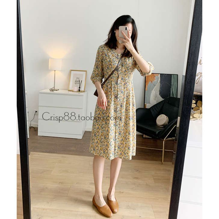 连衣裙就穿过几次，几乎全新