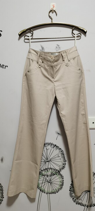 米色红人品牌裤子，穿的不多，小了，两条打包...