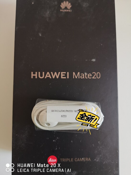 出售华为mate20原装耳机，全新未开封。