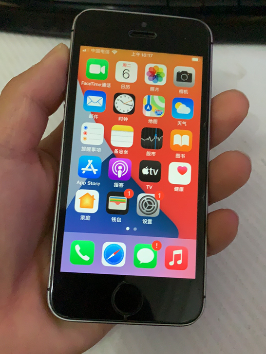 苹果iPhone 5SE 美版32G卡贴机...