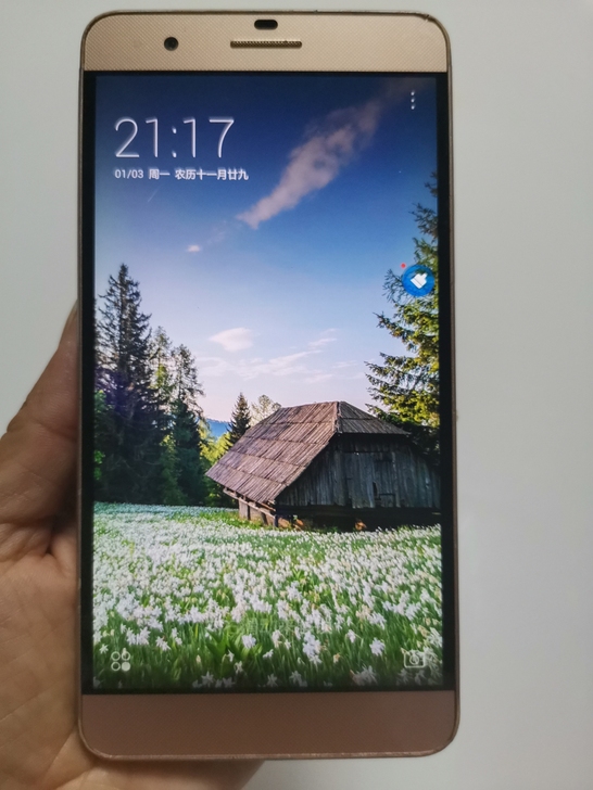 华为手机，型号荣耀6p，上面边框掉了，3+...