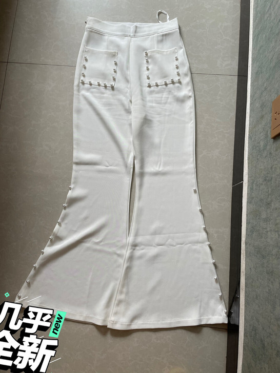 白色微喇不打折痕的裤子,s码,94斤左右穿...