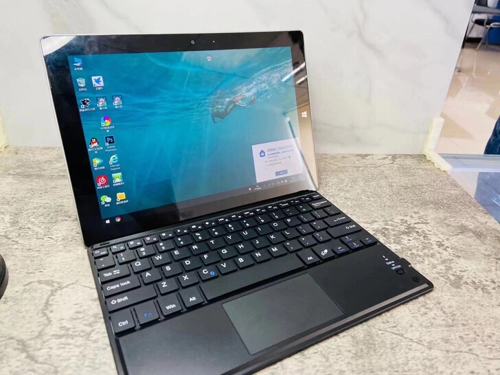 微软笔记本,触摸屏带键盘