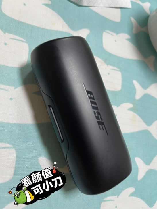 Bose耳机，美亚买回来的，家里耳机太多了...